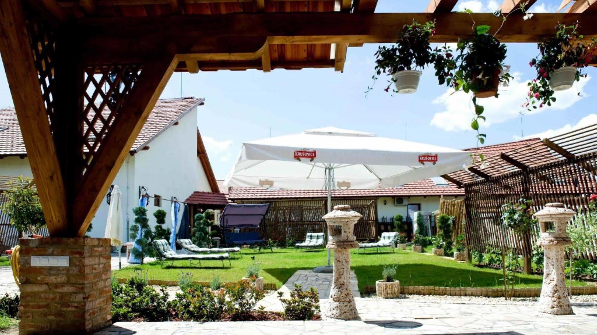 Nyilas Fogado Hotel Nyíregyháza Esterno foto